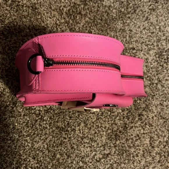 Dr. Martens Heart Crossbody Bag / Backpack - Picture 5 of 6